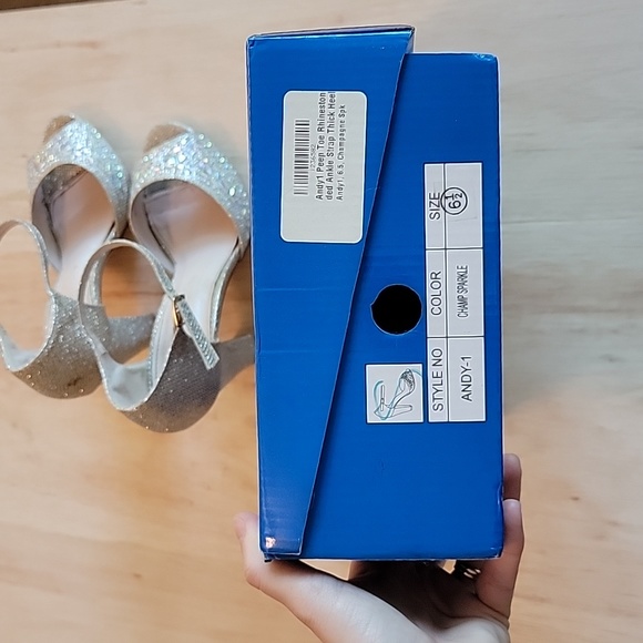 De Blossom Collection Peep Toe Rhinestone Ankle Strap Champagne Heels Size 6 1/2 - Picture 5 of 12